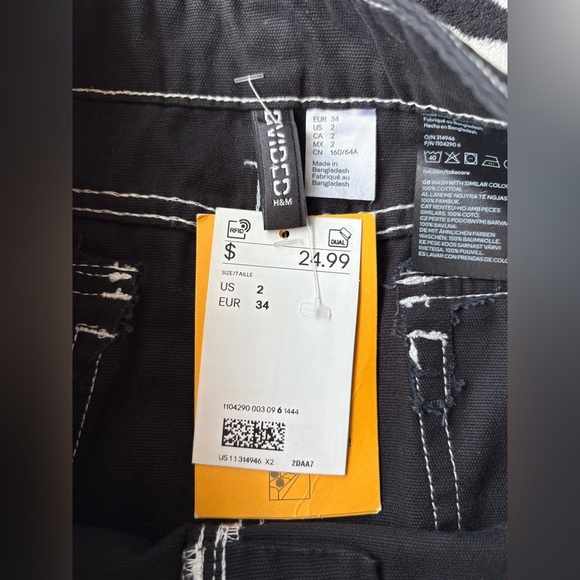 NWT Divided By H&M Woman’s 2 Black Denim Mimi Skirt With White Stitching - Picture 7 of 7